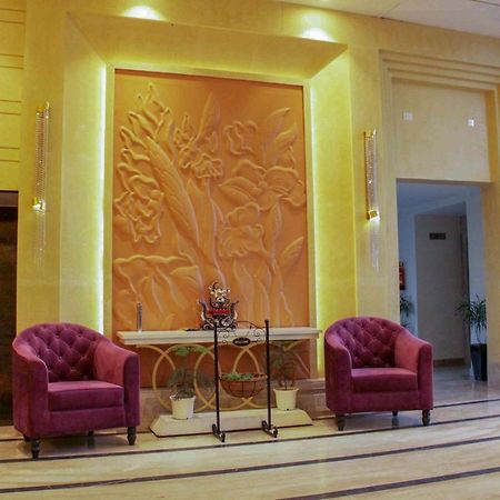 Four Leaf Hotel,Budaun Екстериор снимка